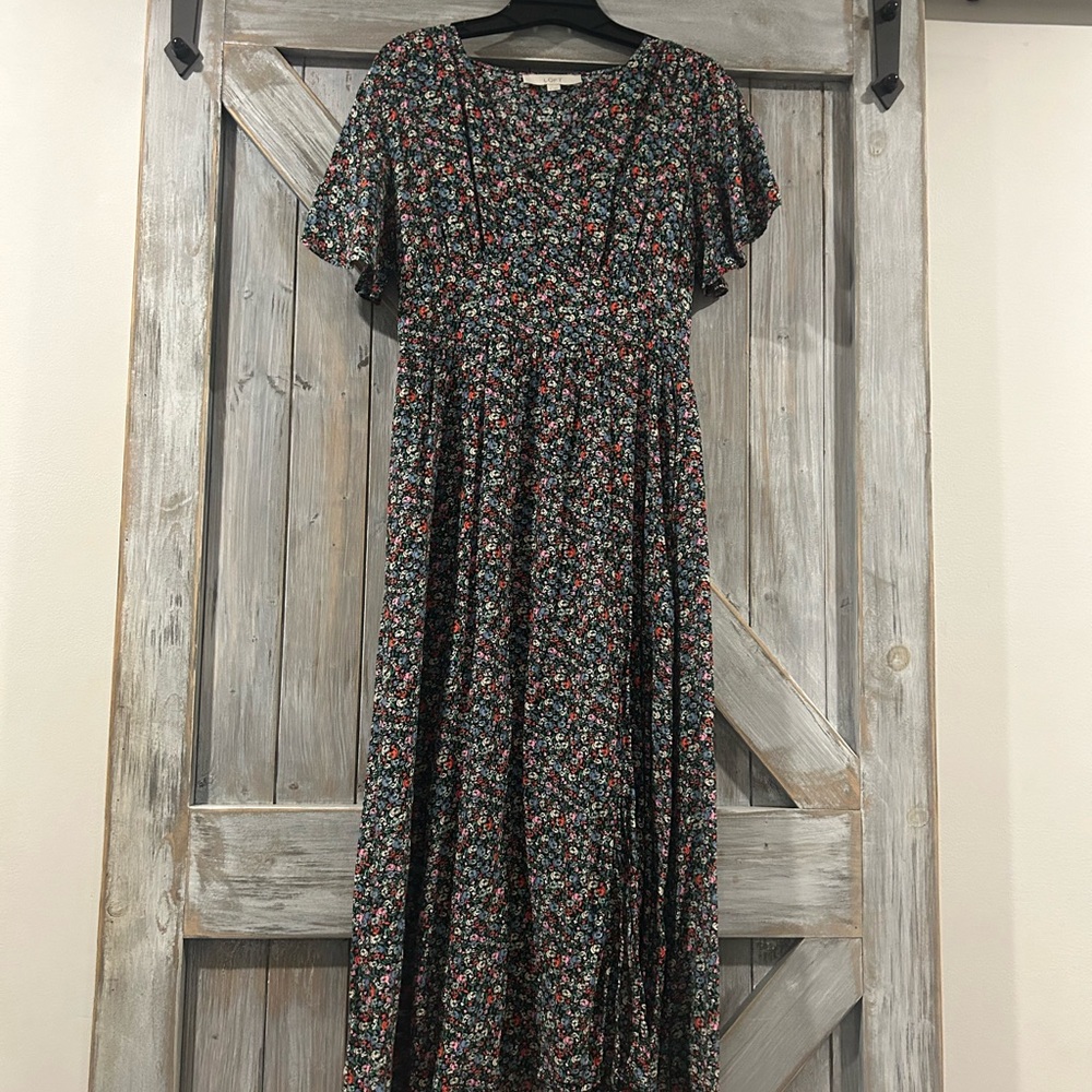 Short sleeved LOFT dress, super comfortable, only worn a few times.